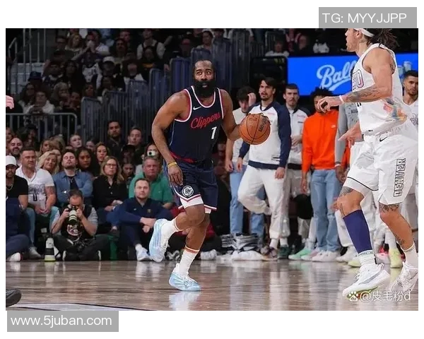 哈登在雷霆与湖人激战中展现超凡球技引发球迷热议